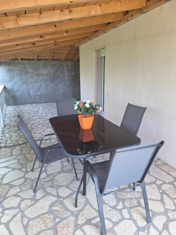 דירות סנג' Apartman Toja מראה חיצוני תמונה